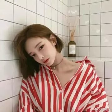 单车上的少女